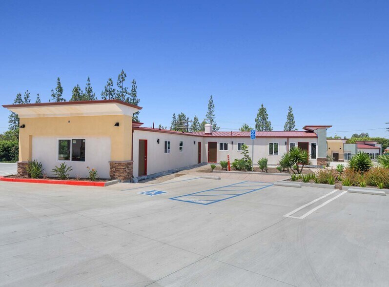 1911 Sunset Dr -, Escondido, CA à louer - Photo du bâtiment - Image 1 de 6