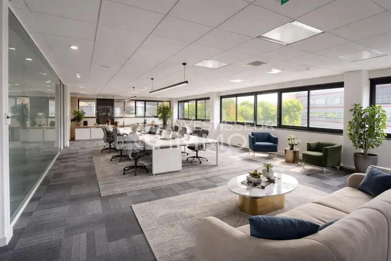 Office in Palaiseau for lease - Interior Photo - Image 1 of 5