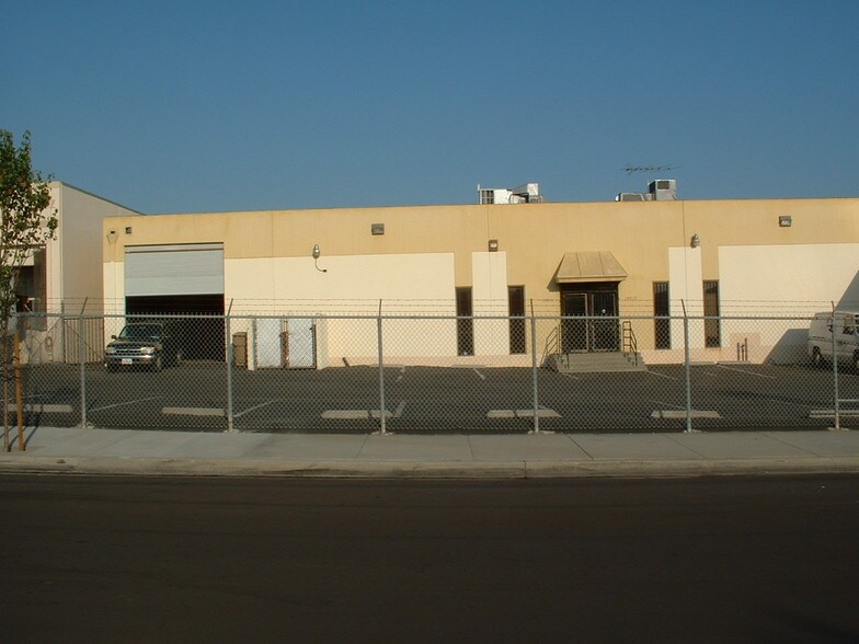 13010 Halldale Ave, Gardena, CA for lease - Building Photo - Image 1 of 1