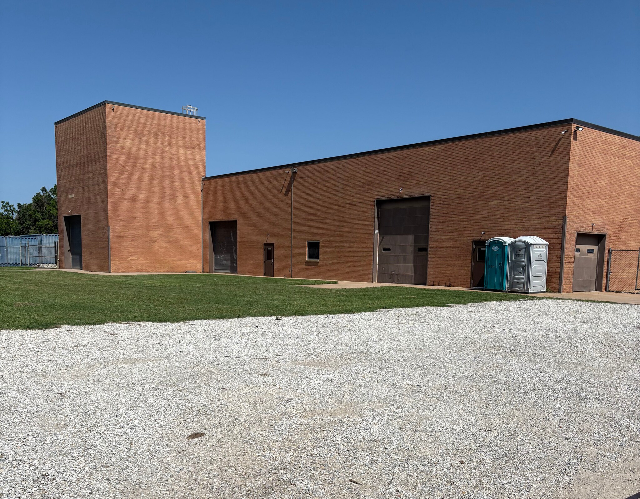 4200 W Harry St, Wichita, KS à louer Photo du bâtiment- Image 1 de 5