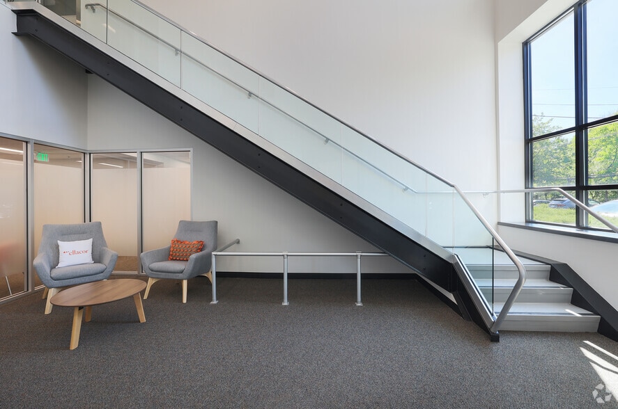 34 Commerce Way, Woburn, MA for lease - Lobby - Image 3 of 23