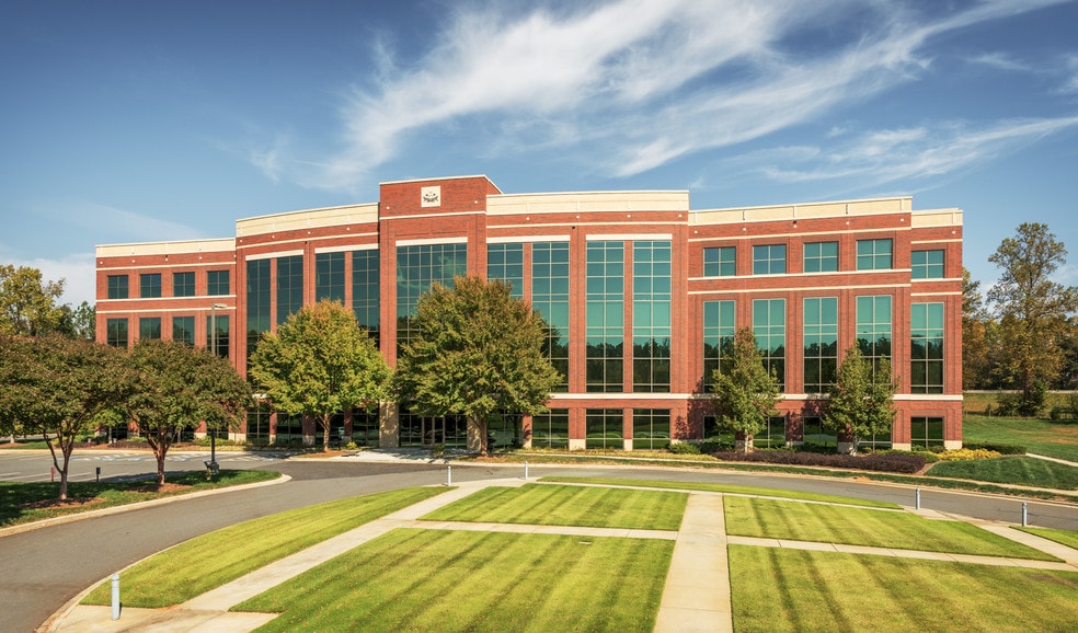 13620 Reese Blvd E, Huntersville, NC for lease - Building Photo - Image 3 of 30