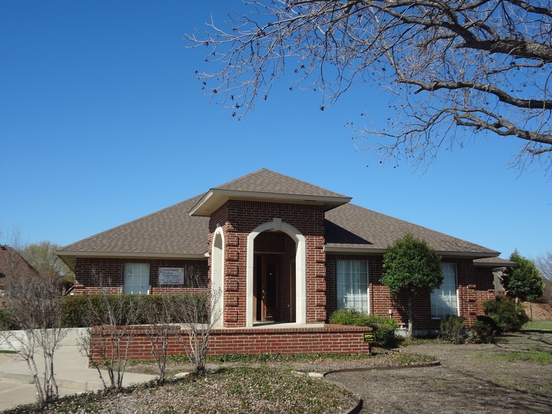 4502 River Oaks Pky, Garland, TX for lease - Primary Photo - Image 1 of 5