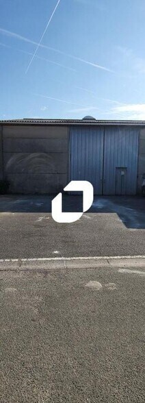 Flex in Roubaix for lease - Building Photo - Image 2 of 8