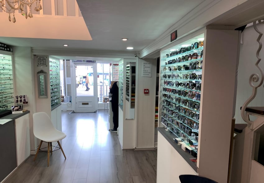 131 High St, Epsom for sale - Interior Photo - Image 2 of 3