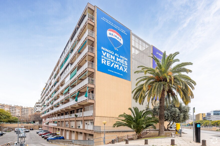 Retail in L'Hospitalet de Llobregat, Barcelona for lease - Primary Photo - Image 1 of 3