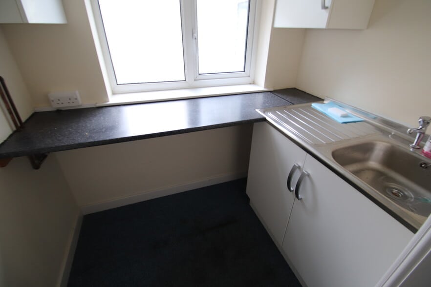 16 Wide Bargate, Boston for sale - Interior Photo - Image 2 of 12