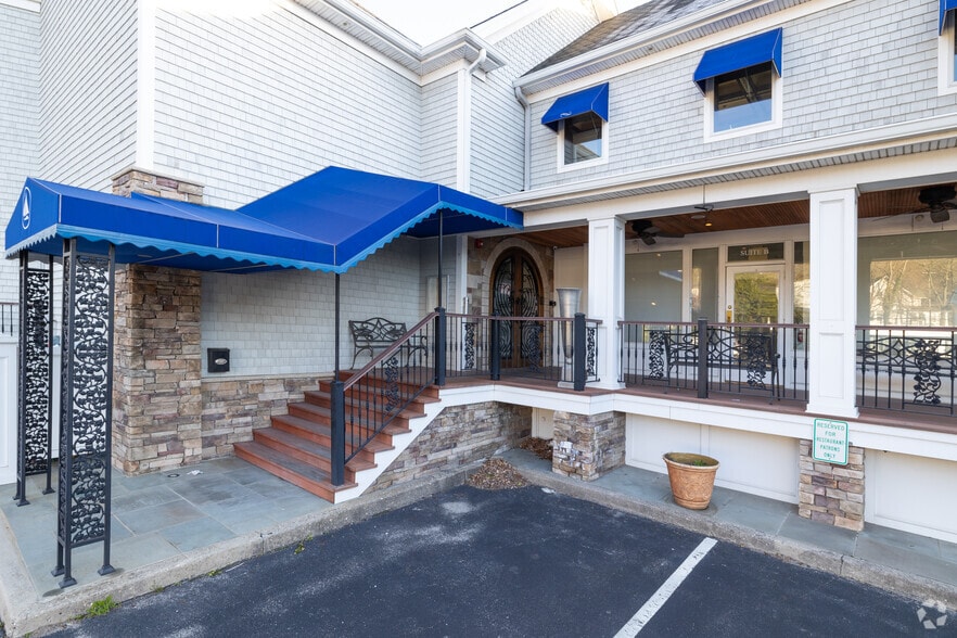 154 W Broadway, Port Jefferson, NY for sale - Building Photo - Image 3 of 11