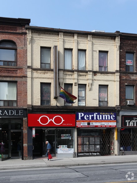 598-600 Yonge St, Toronto, ON for sale - Building Photo - Image 2 of 2