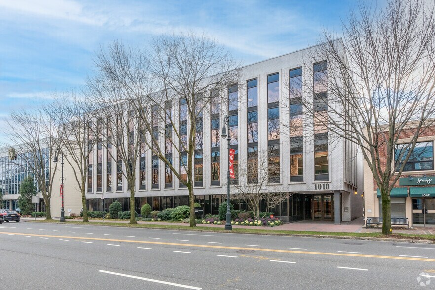 1010 Franklin Ave, Garden City, NY à louer - Photo du bâtiment - Image 3 de 8