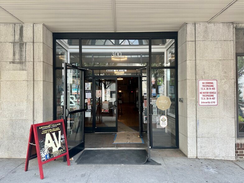 300 E Main St, Johnson City, TN à louer - Photo du bâtiment - Image 2 de 7