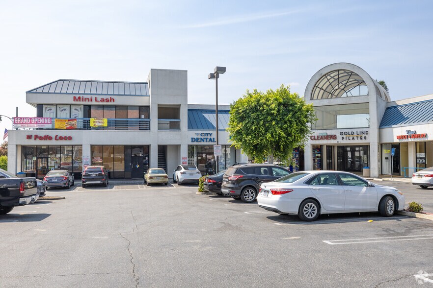 711 Fair Oaks Ave, South Pasadena, CA à louer - Photo du bâtiment - Image 3 de 5