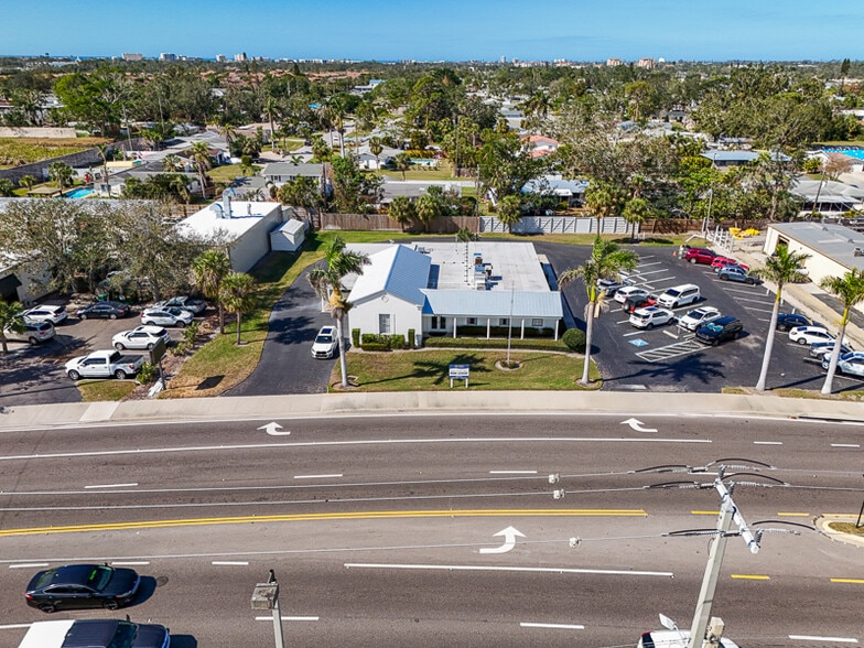 5750 Swift Rd, Sarasota, FL for lease - Building Photo - Image 3 of 29