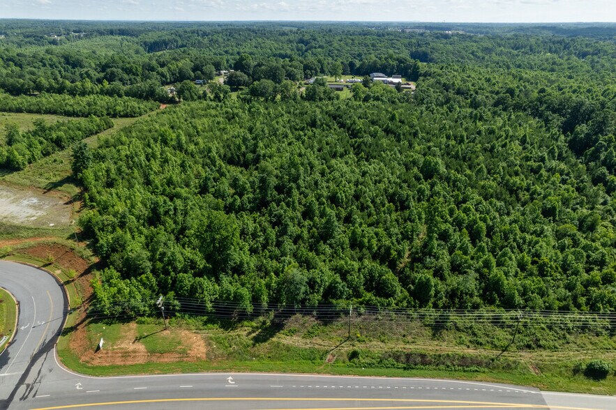 720 Distribution Way, Wellford, SC for sale - Building Photo - Image 2 of 2