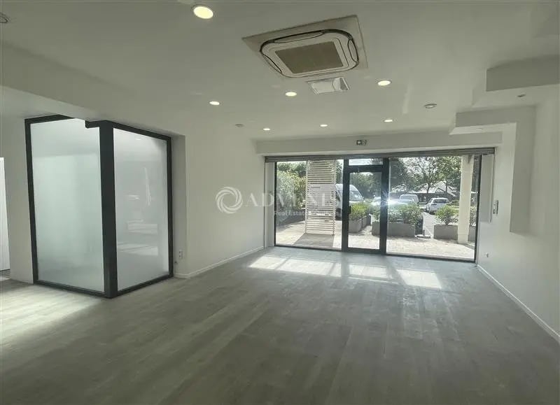 Commerce de détail dans Tremblay-en-France à louer - Photo intérieure - Image 2 de 8