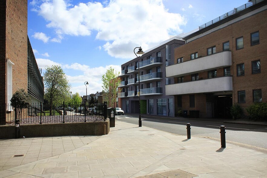 92-98 Warwick Rd, Londres à louer - Photo du bâtiment - Image 2 de 3