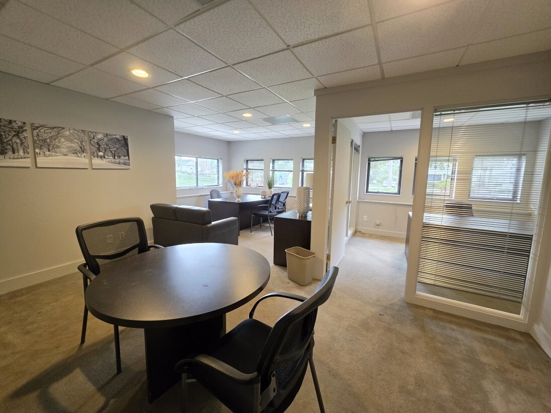 1 Pomperaug Office Park, Southbury, CT 06488 - Unité 101 -  - Photo intérieure - Image 2 of 4