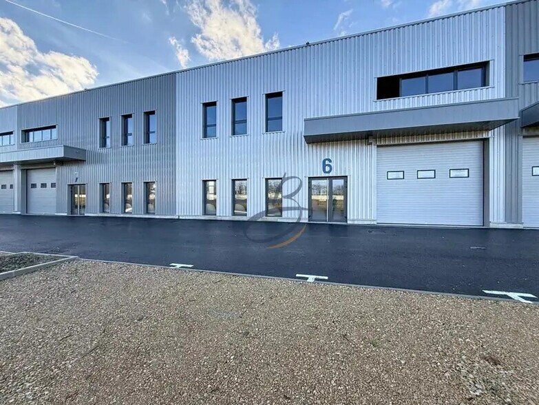 Flex dans Bourgoin-Jallieu à louer - Photo du bâtiment - Image 1 de 11