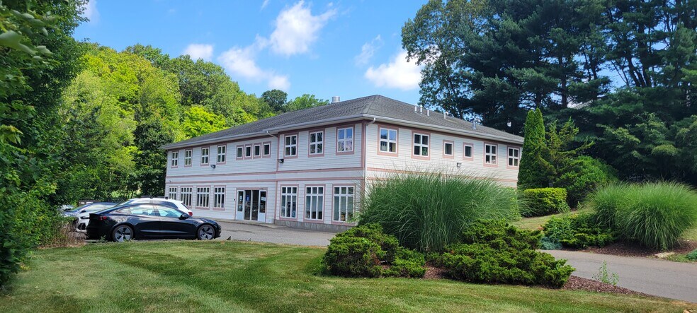 165 Monroe Tpke, Trumbull, CT à vendre - Photo du bâtiment - Image 2 de 5