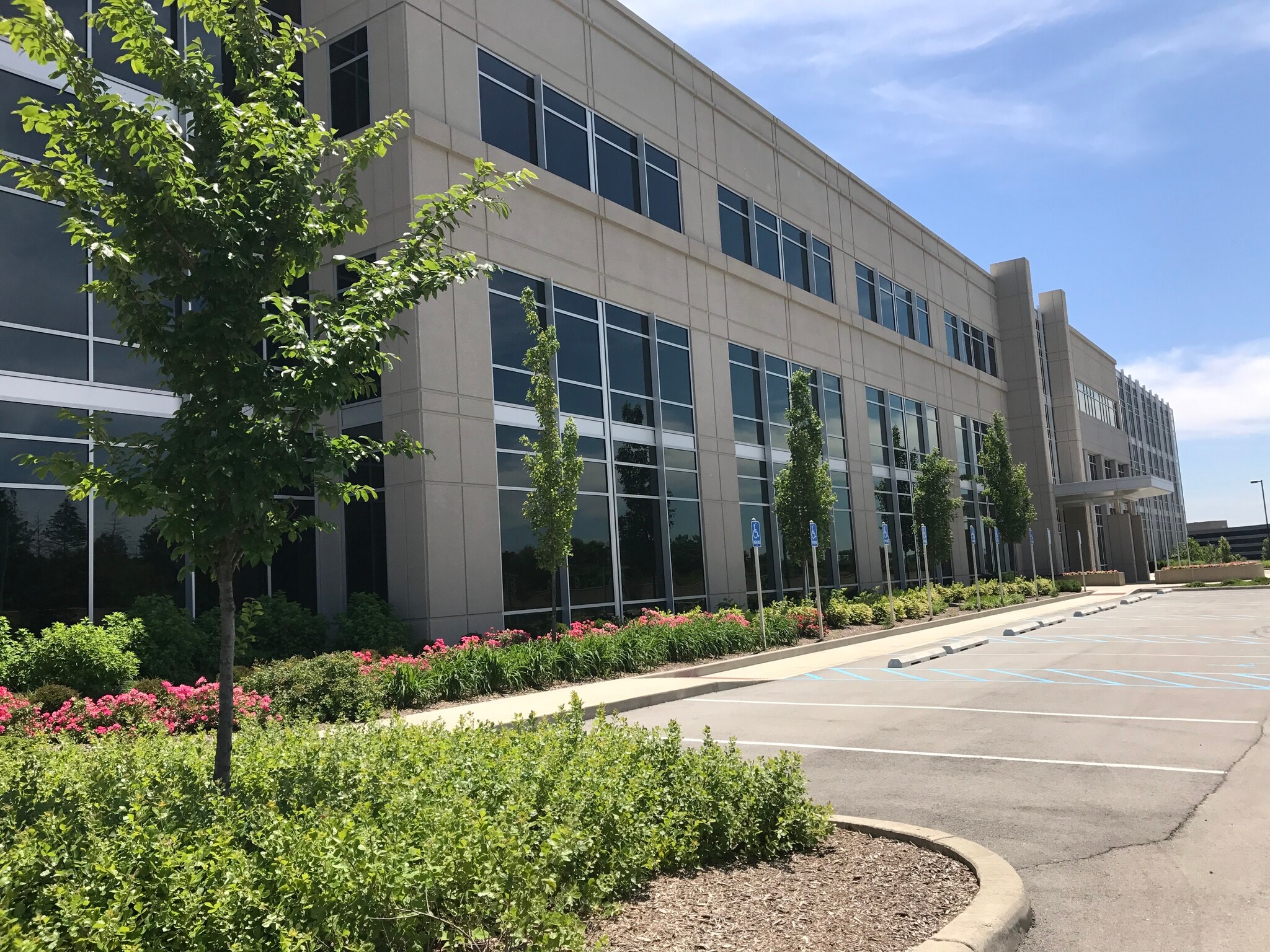 7676 Interactive Way, Indianapolis, IN for lease Primary Photo- Image 1 of 17