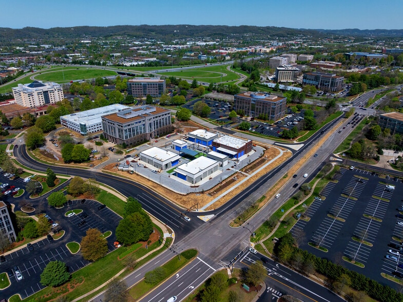 801 Crescent Centre Dr, Franklin, TN for lease - Building Photo - Image 1 of 11