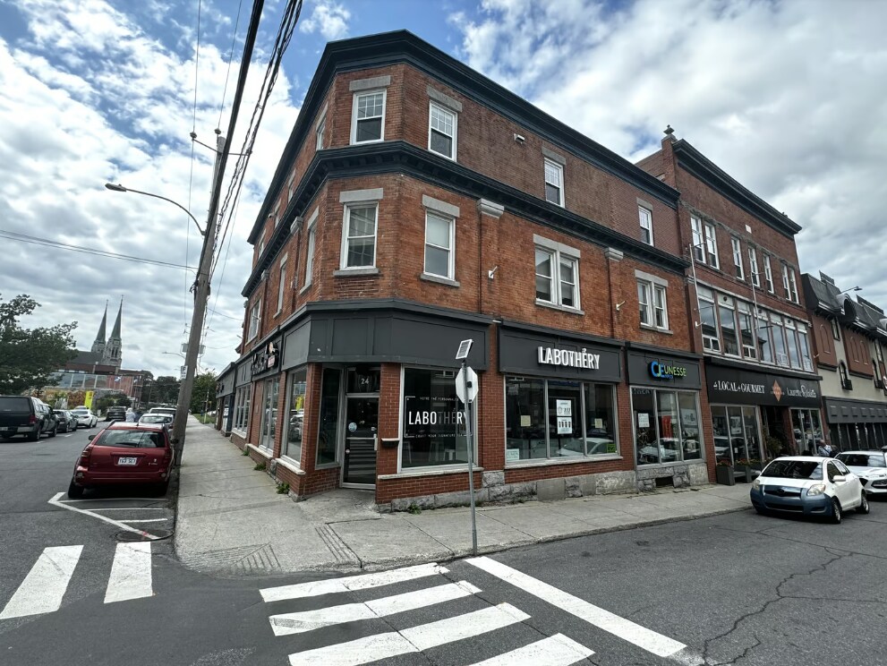 18-24 Rue Nicholson, Salaberry-de-valleyfield, QC for sale Primary Photo- Image 1 of 1