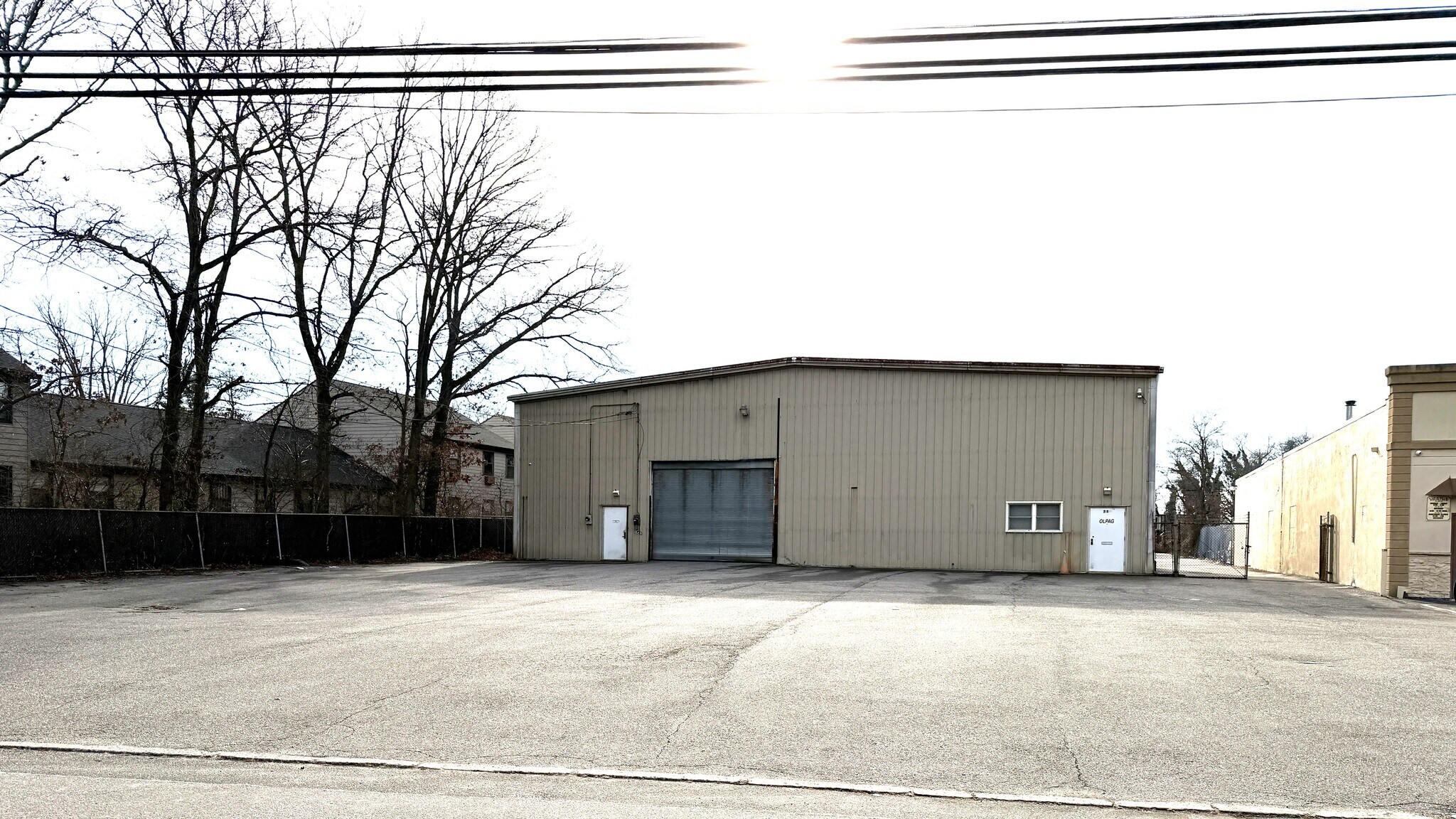 750 S Railroad Ave, West Babylon, NY à vendre Photo du bâtiment- Image 1 de 9