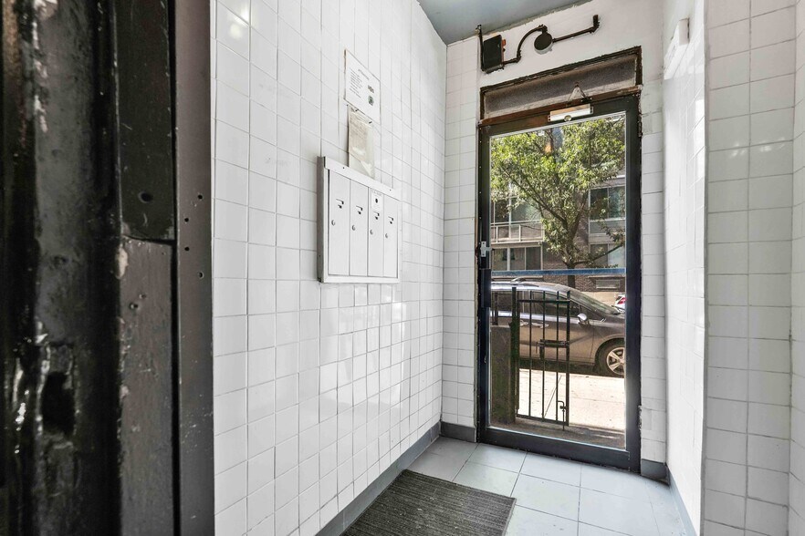 175 E 117th St, New York, NY à vendre - Photo du bâtiment - Image 3 de 37