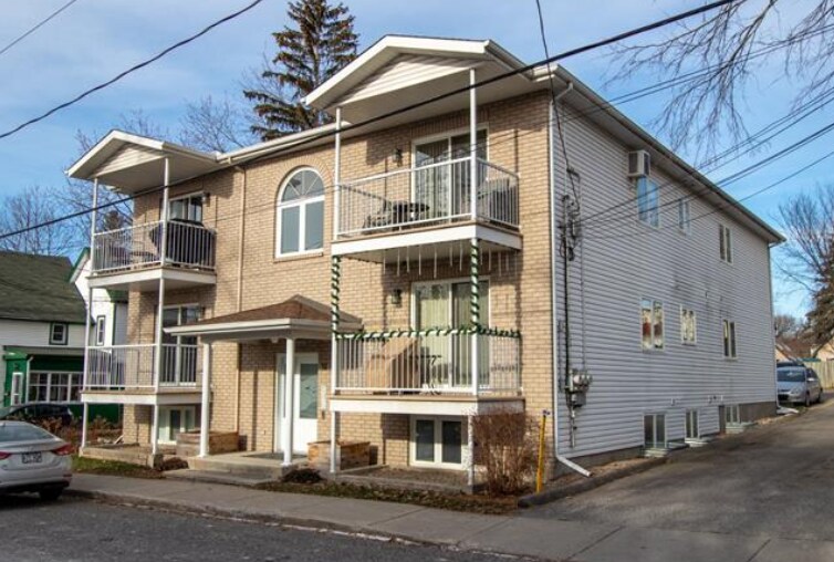 37 Rue du Couvent, Gatineau, QC for sale Primary Photo- Image 1 of 1