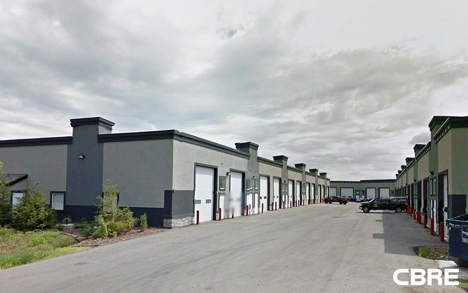 9903 209 St NW, Edmonton, AB à vendre - Photo du bâtiment - Image 3 de 13