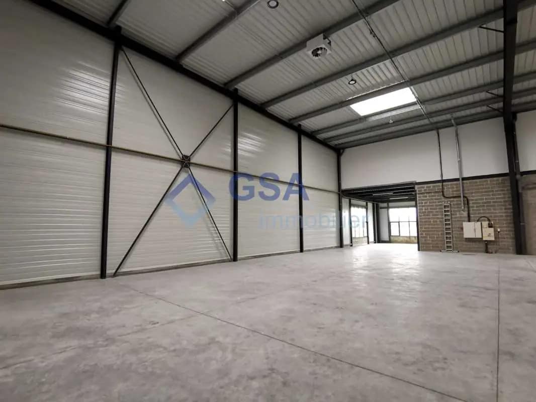 Local d'activités dans Saint-Pierre-du-Perray à vendre Photo intérieure- Image 1 de 10