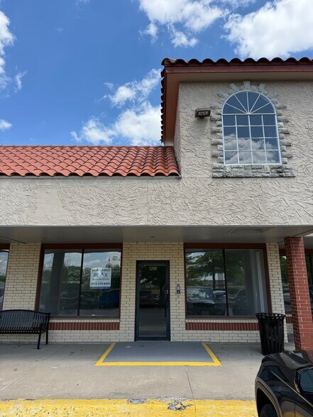 1236-1298 Foxridge Dr, Raymore, MO for lease - Building Photo - Image 2 of 8