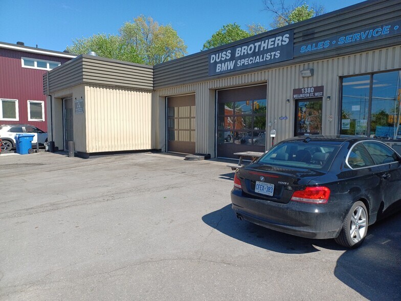 1380 Wellington St W, Ottawa, ON à vendre - Photo du bâtiment - Image 3 de 23