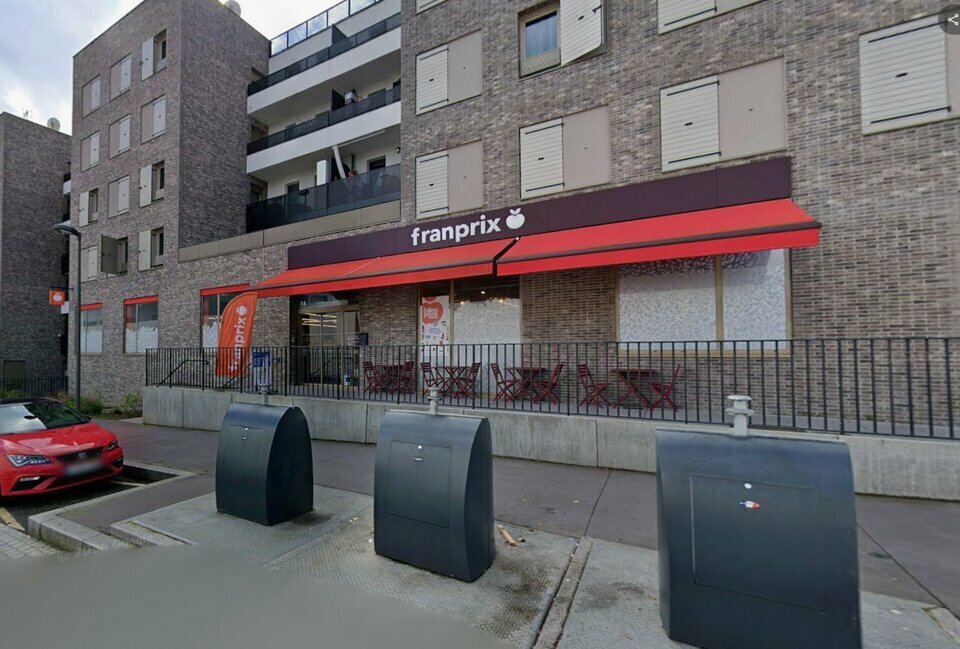 Retail in Cergy for lease Building Photo- Image 1 of 5