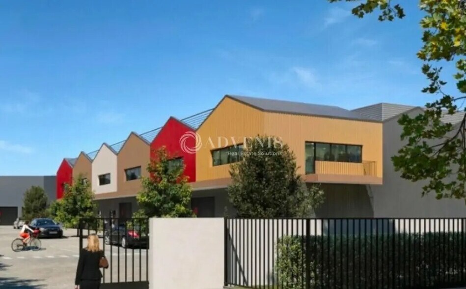 Local d'activités dans Montgeron à vendre - Photo du bâtiment - Image 2 de 2