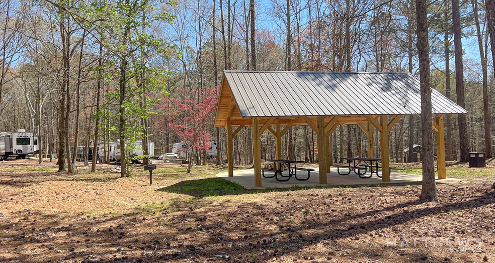 700 Parkdale Dr, Hartwell, GA for sale - Building Photo - Image 2 of 5