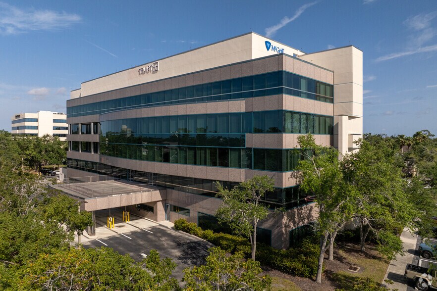 12751 New Brittany Blvd, Fort Myers, FL à louer - Photo du bâtiment - Image 2 de 4