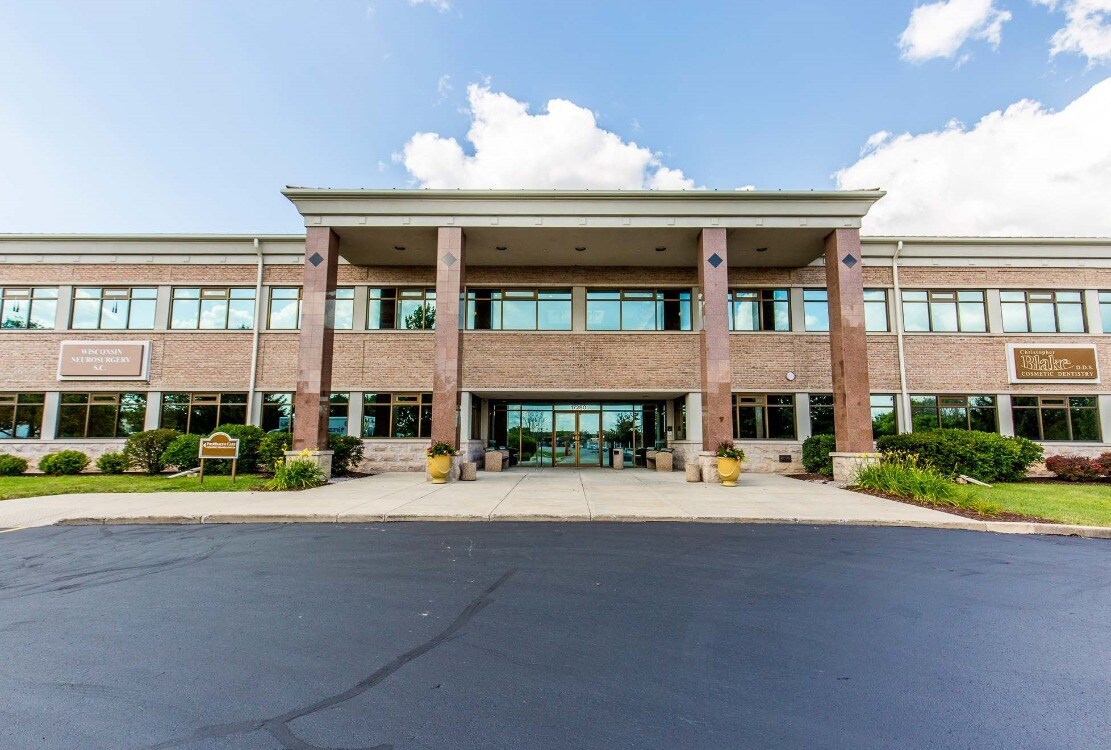 17280 W North Ave, Brookfield, WI à louer Photo principale- Image 1 de 16