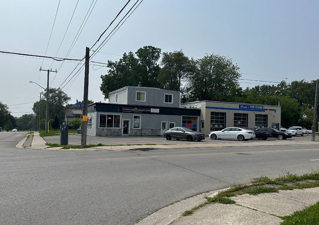 Plus de détails pour 117 Queen St, Kawartha Lakes, ON - Commerce de détail à vendre