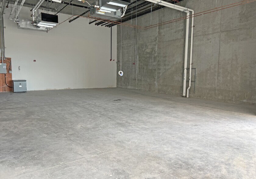 833 Na'a Dr SW, Calgary, AB à louer - Photo intérieure - Image 3 de 6