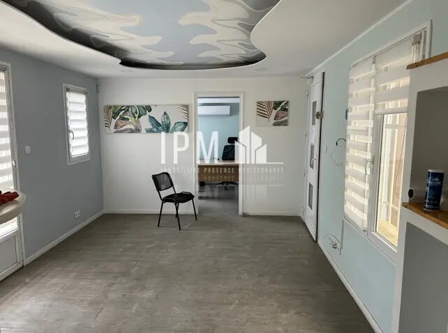 Retail in Martigues for lease Interior Photo- Image 1 of 10