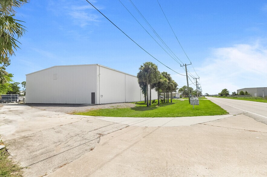 2393 Bellevue Avenue Ext, Daytona Beach, FL à louer - Photo du bâtiment - Image 3 de 7