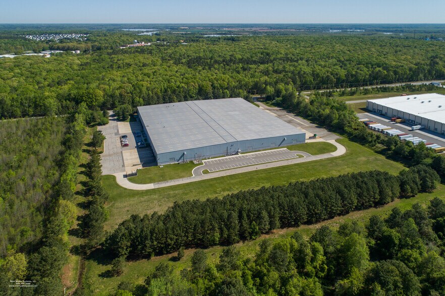 2101 Bermuda Hundred Rd, Chester, VA à louer - Photo du bâtiment - Image 2 de 2