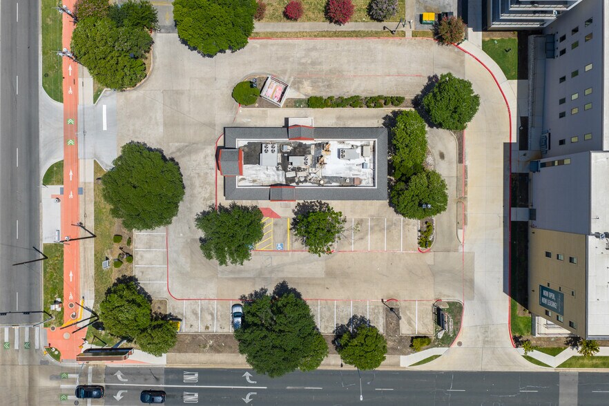 6419 Airport Blvd, Austin, TX à louer - Photo du bâtiment - Image 1 de 16