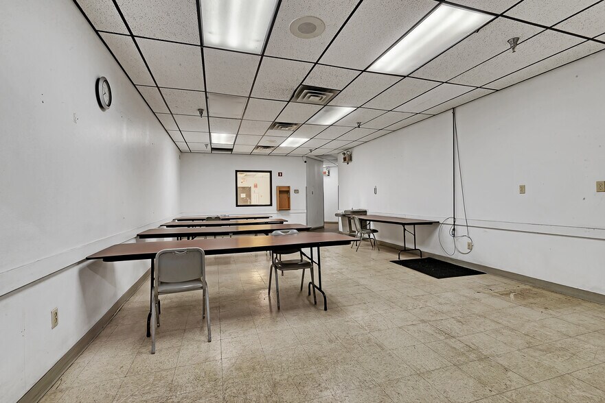 20 McLeland Rd, Saint Cloud, MN for lease - Interior Photo - Image 3 of 15