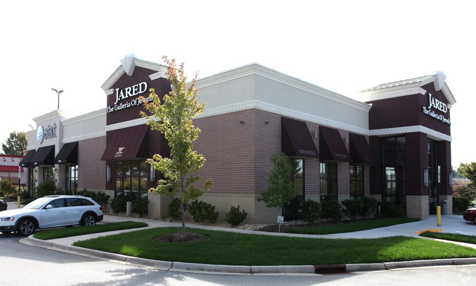 4405 Wendover Ave, Greensboro, NC à vendre - Photo du bâtiment - Image 2 de 4