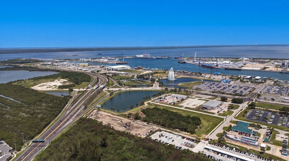8955 Puerto del Rio Dr, Cape Canaveral, FL à vendre - Photo du bâtiment - Image 3 de 13