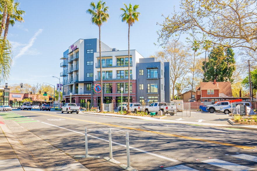 1600 Broadway, Sacramento, CA for lease - Building Photo - Image 2 of 24