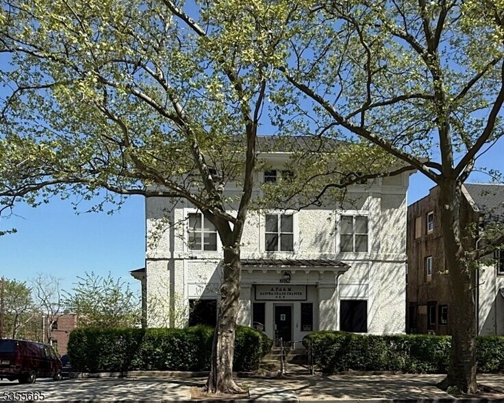 692 Dr Martin Luther King Jr Blvd, Newark, NJ à vendre - Photo du bâtiment - Image 3 de 24