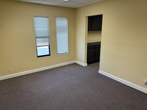 596 N Lake Ave, Pasadena, CA for lease Interior Photo- Image 2 of 7